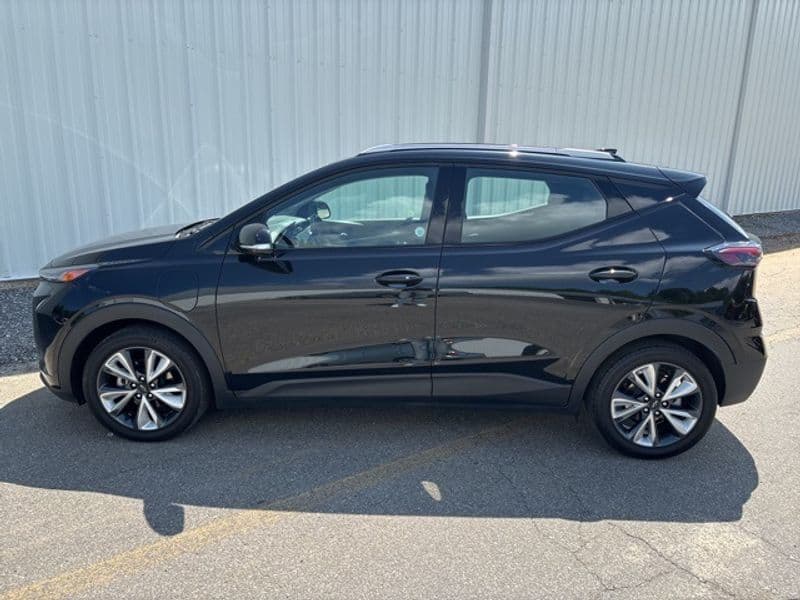 2023 Chevrolet Bolt EUV view 6