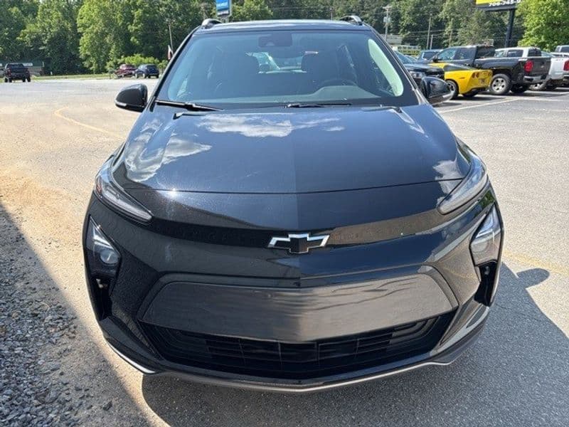 2023 Chevrolet Bolt EUV view 8