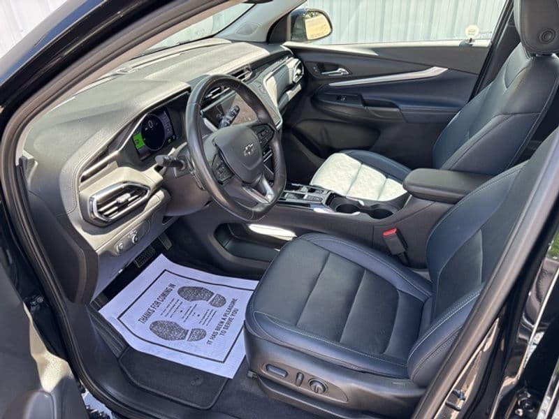 2023 Chevrolet Bolt EUV view 9