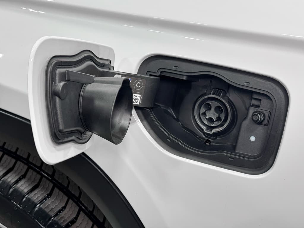 2022 Jeep Grand Cherokee 4xe view 5