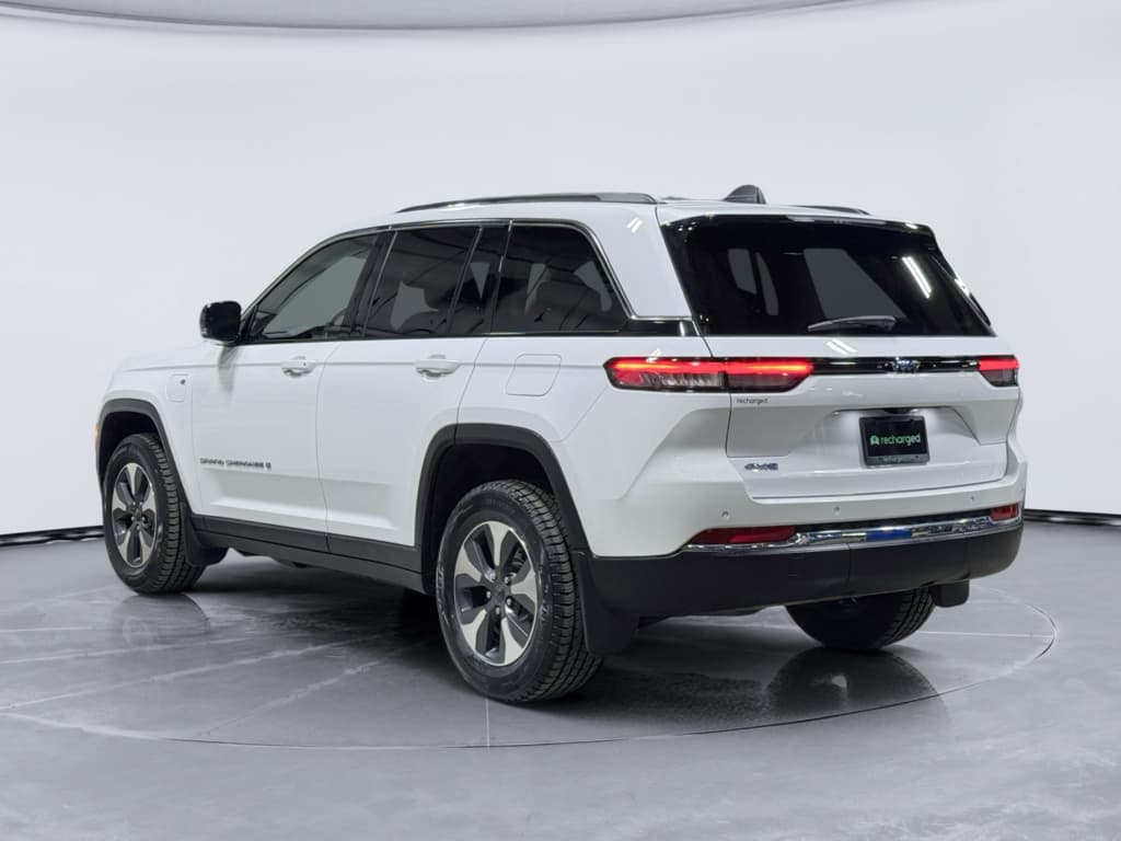 2022 Jeep Grand Cherokee 4xe view 2
