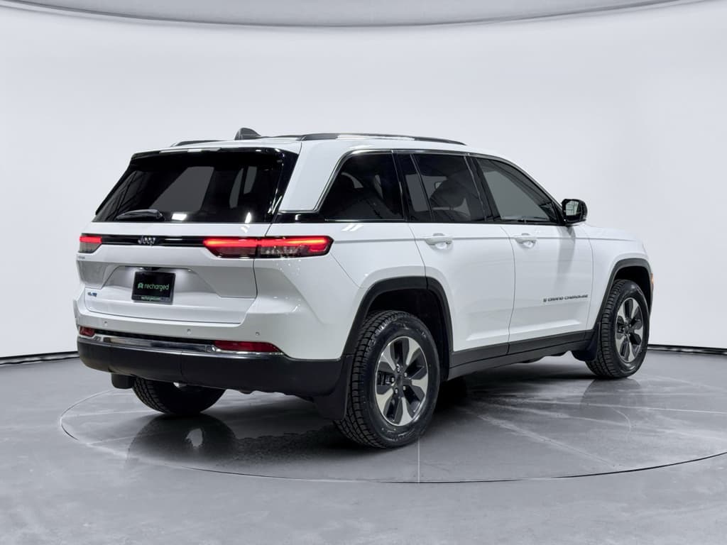 2022 Jeep Grand Cherokee 4xe view 3