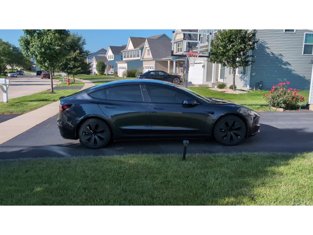 2024 Tesla Model 3 view 3