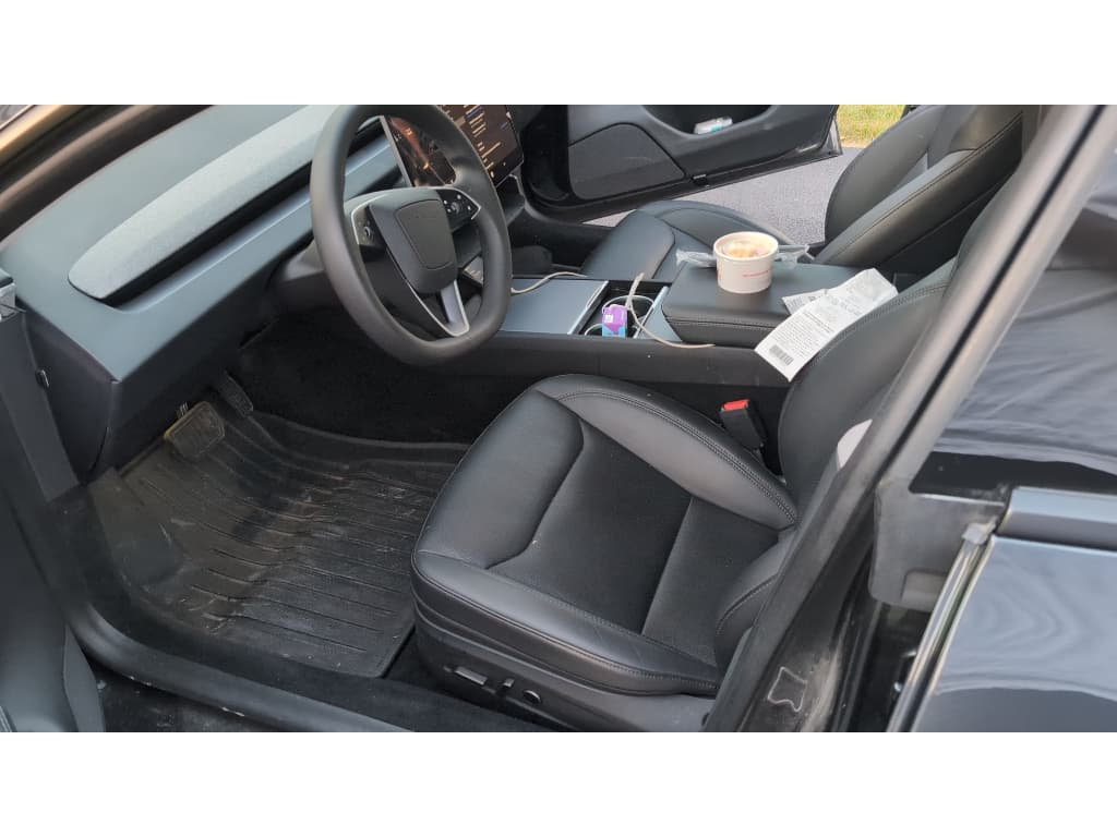 2024 Tesla Model 3 view 5