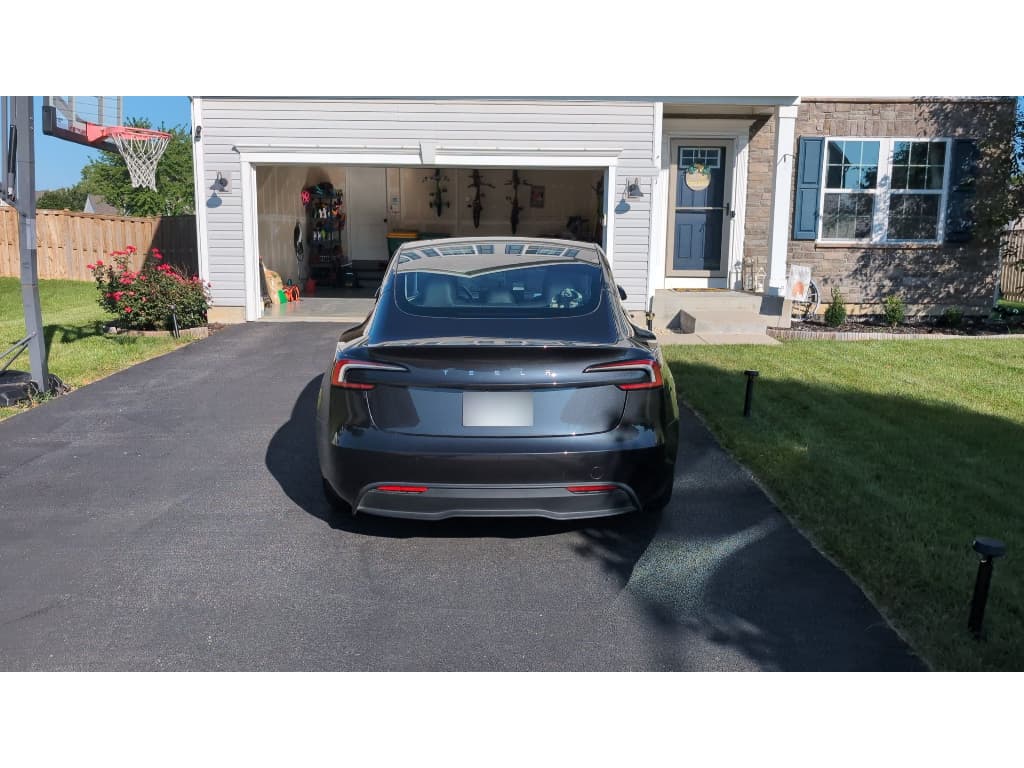 2024 Tesla Model 3 view 4