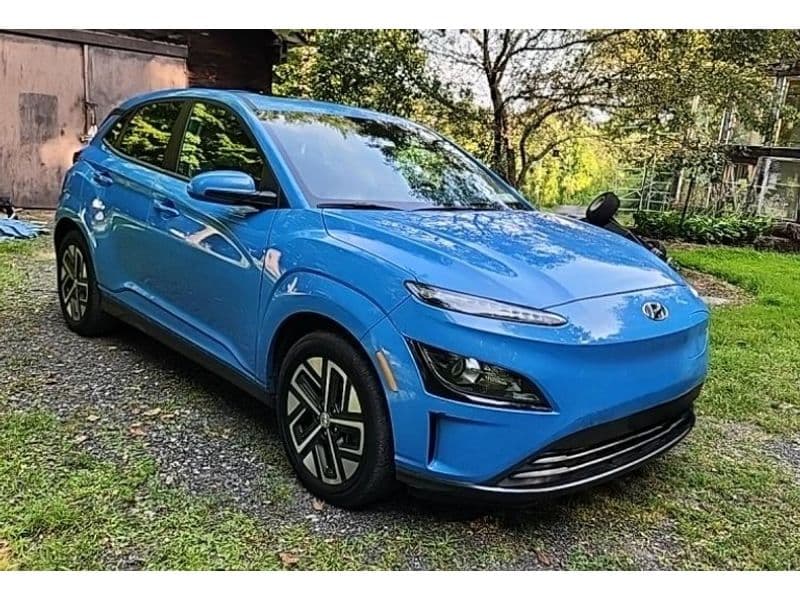 2022 Hyundai Kona EV view 3