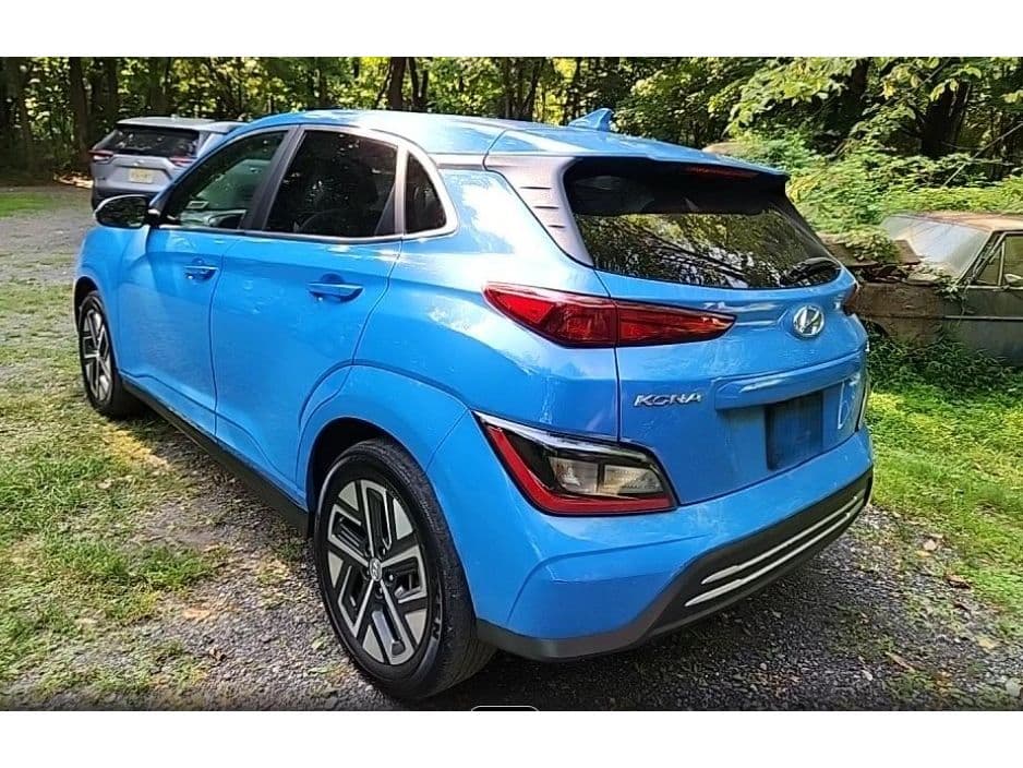 2022 Hyundai Kona EV view 4