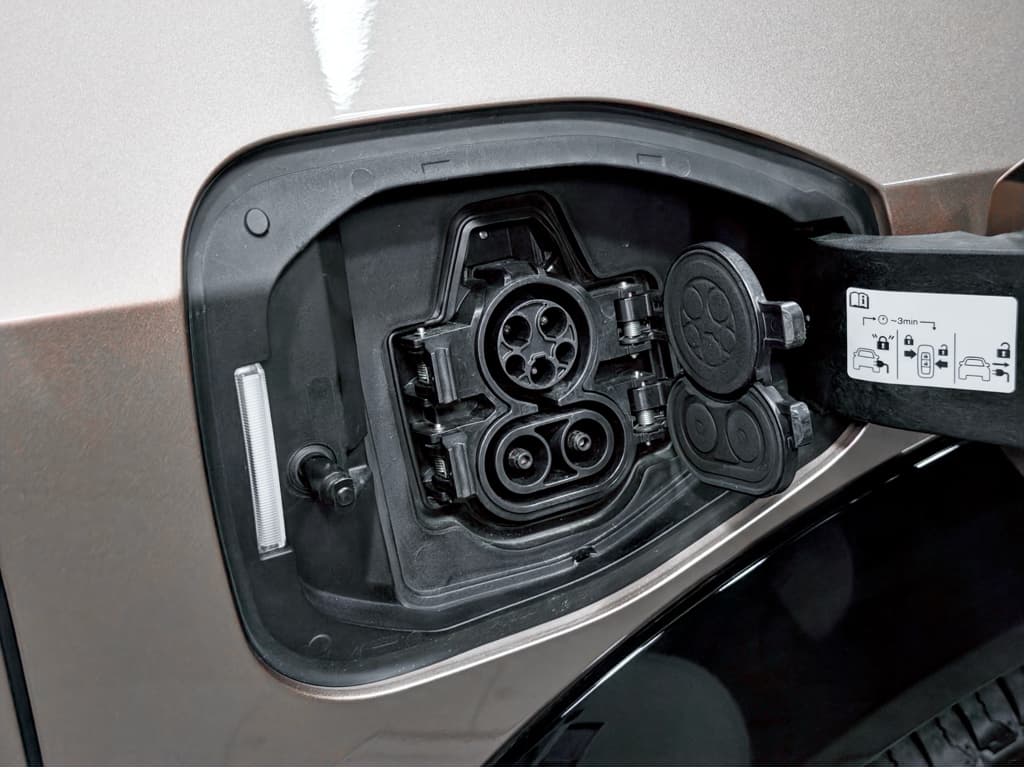 2024 Nissan Ariya view 5