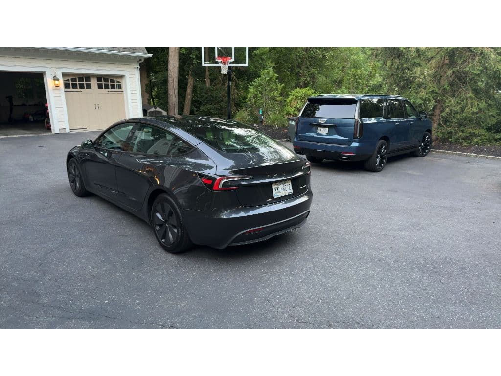2024 Tesla Model 3 view 4