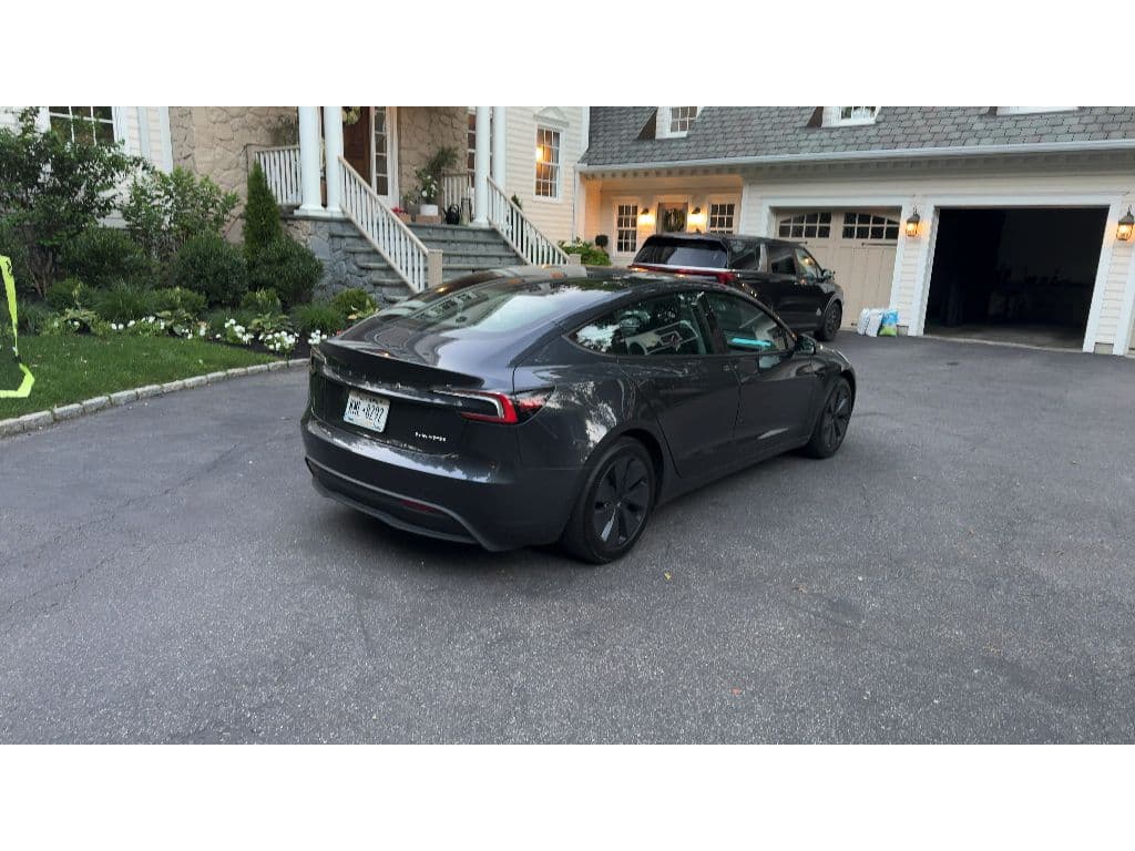 2024 Tesla Model 3 view 3