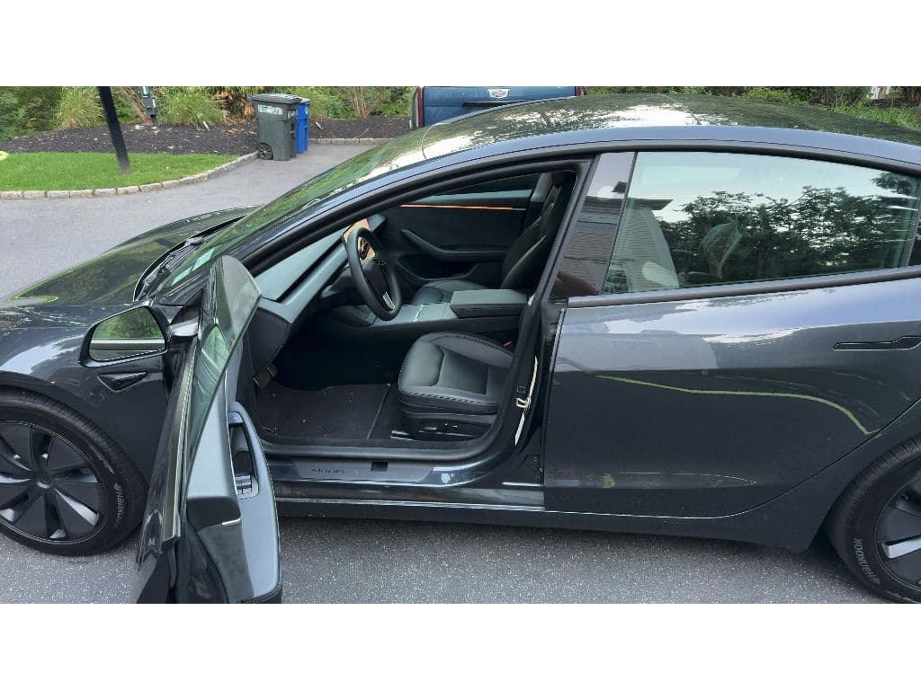 2024 Tesla Model 3 view 5