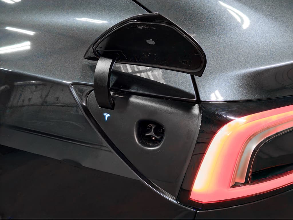 2024 Tesla Model 3 view 5