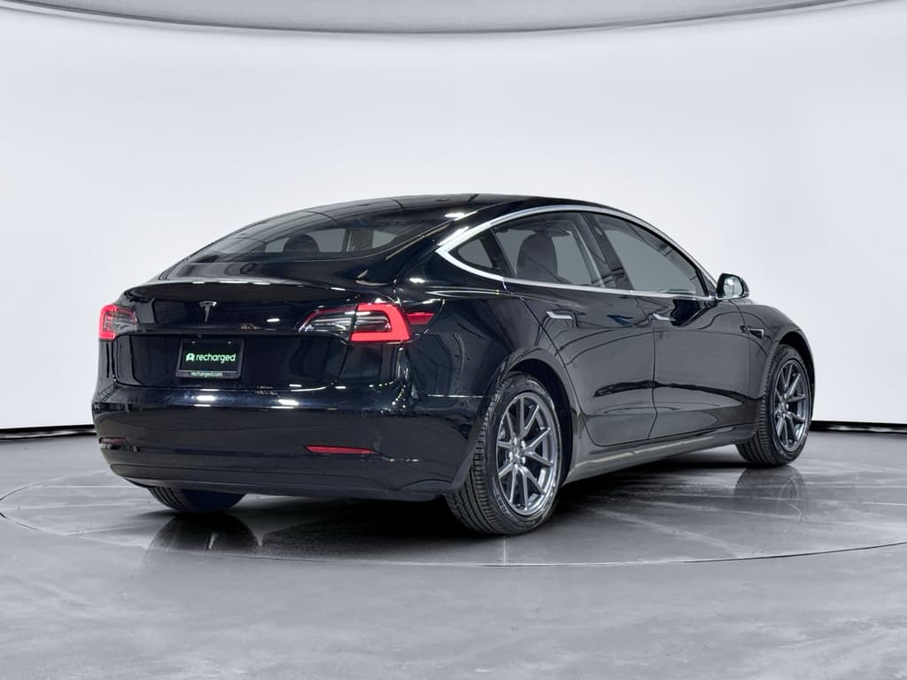 2020 Tesla Model 3 view 3