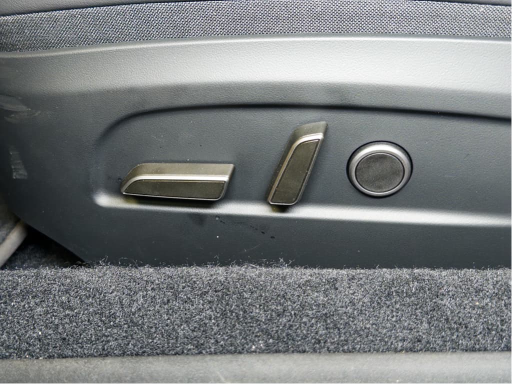 2024 Tesla Model 3 view 6