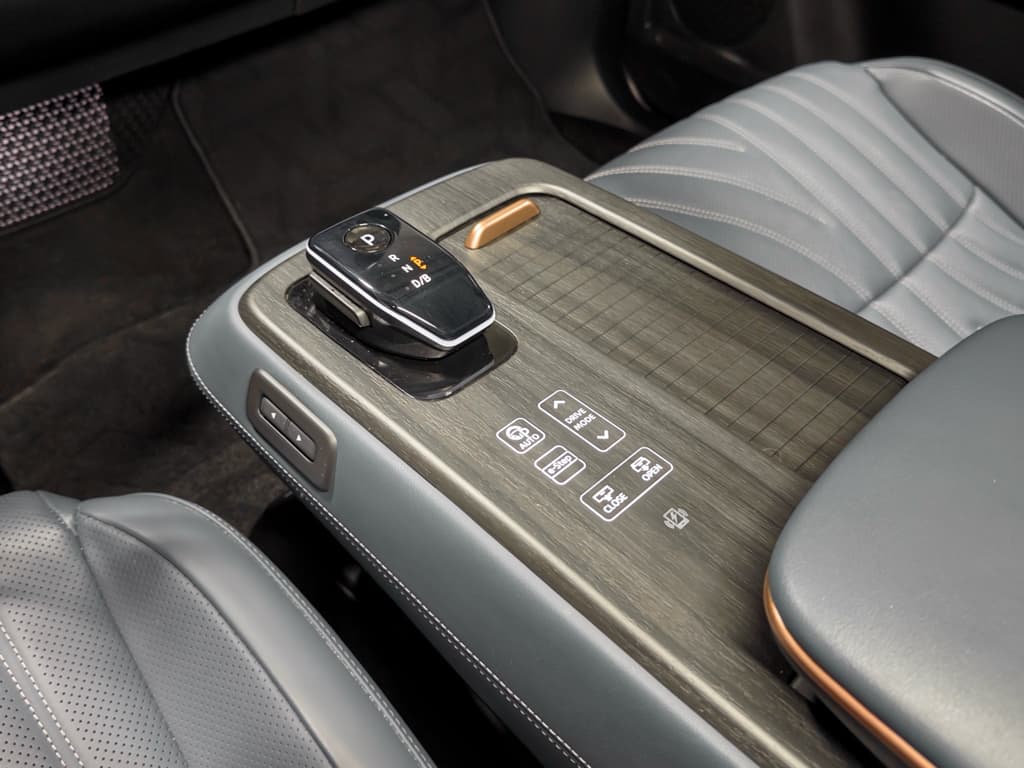 2024 Nissan Ariya view 18