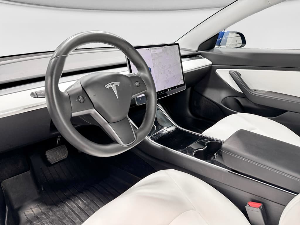 2020 Tesla Model 3 view 17