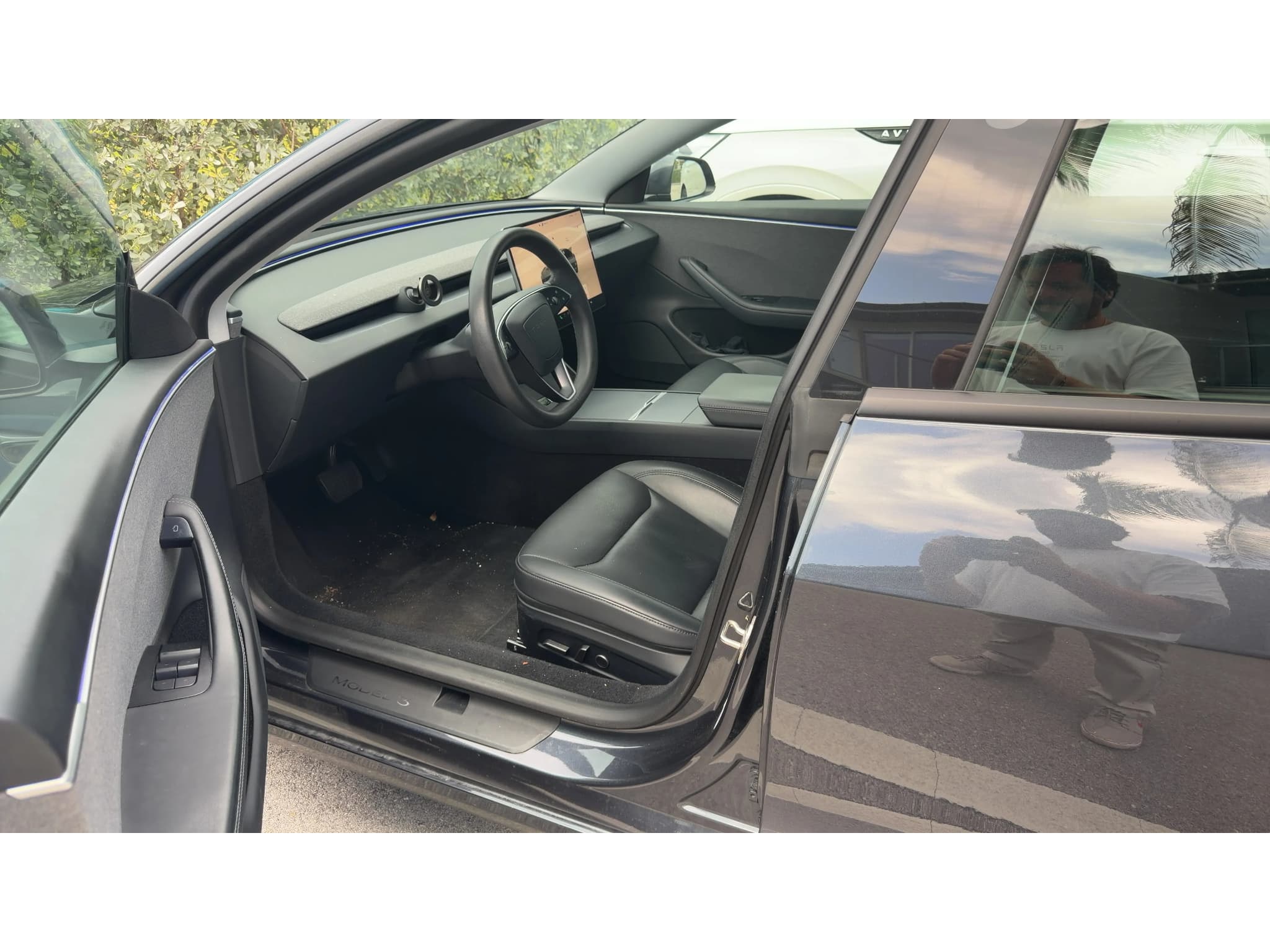 2024 Tesla Model 3 view 9
