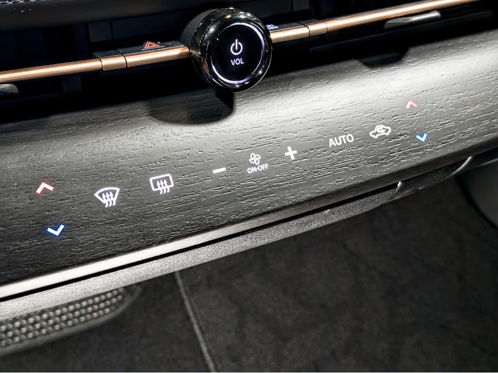 2024 Nissan Ariya view 16