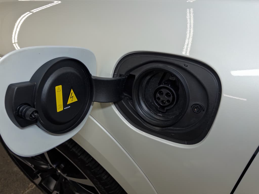 2024 Volvo XC60 view 5