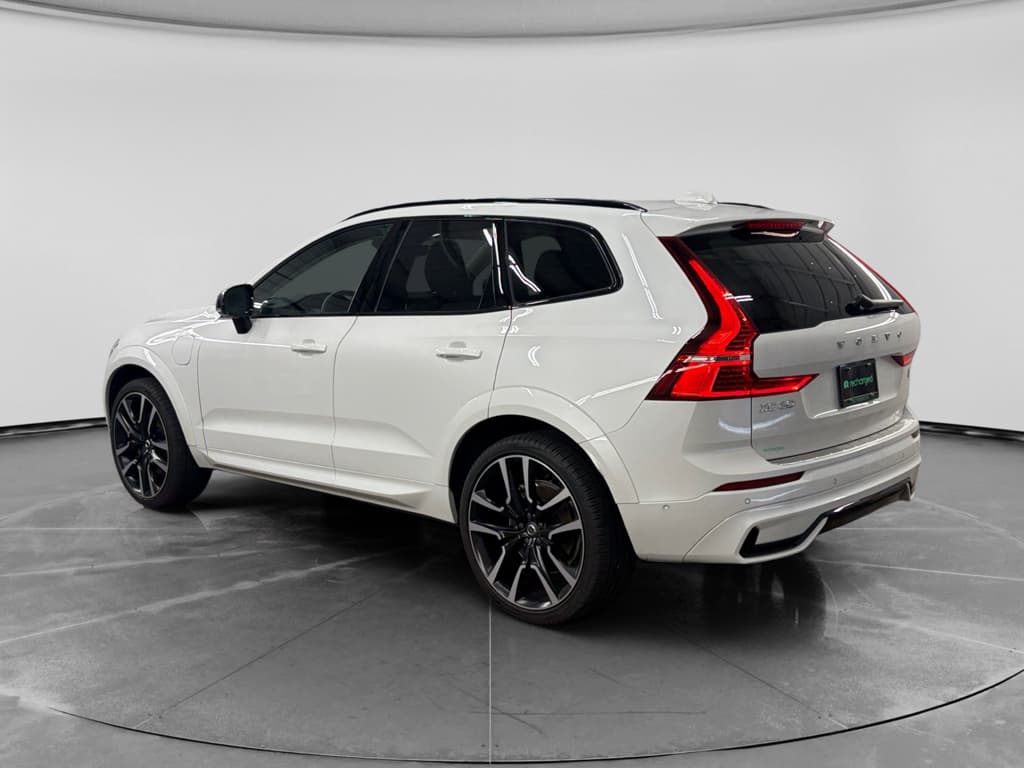2024 Volvo XC60 view 2