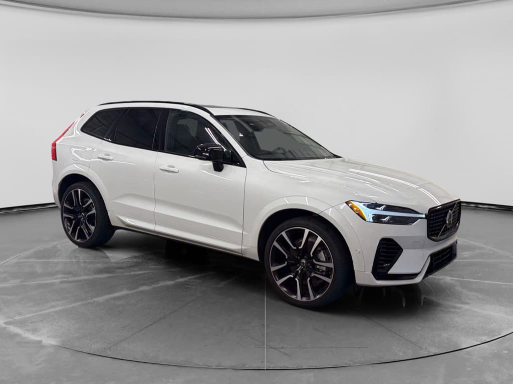 2024 Volvo XC60 view 4