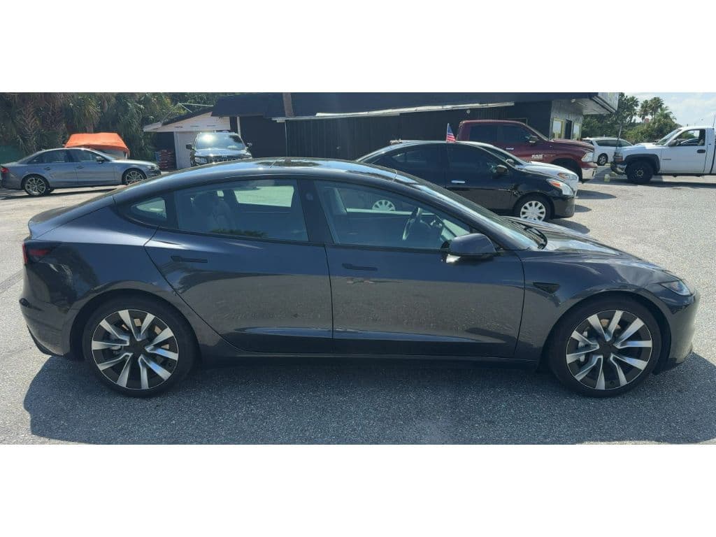 2024 Tesla Model 3 view 3
