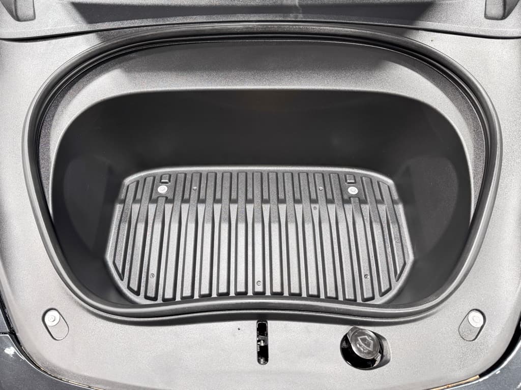 2024 Tesla Model 3 view 24