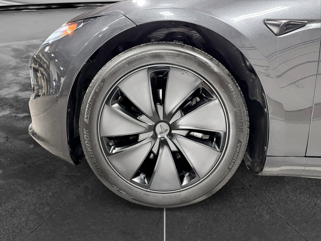 2024 Tesla Model 3 view 29