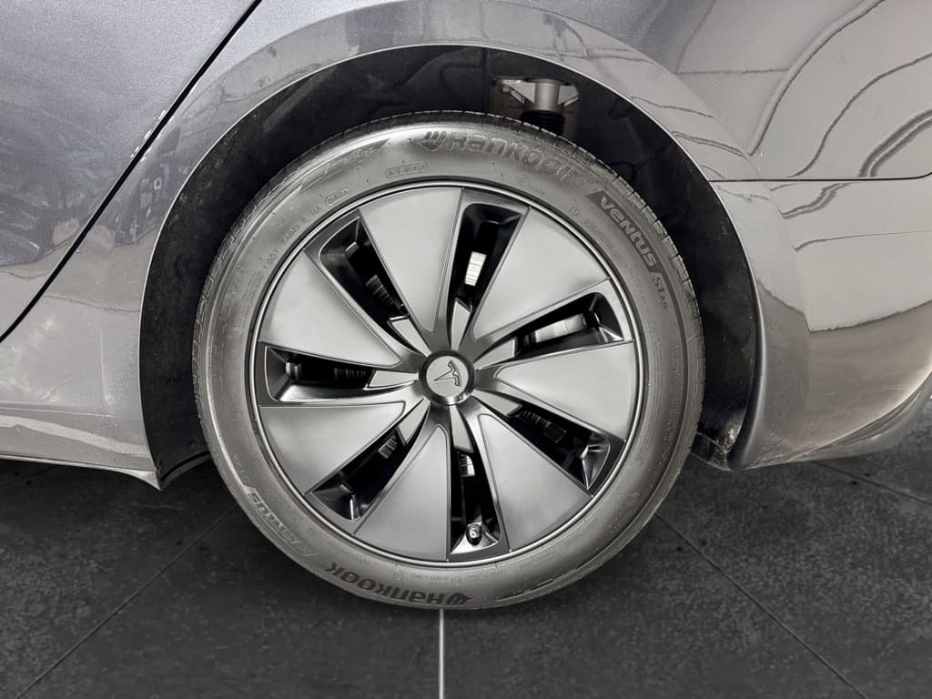 2024 Tesla Model 3 view 31