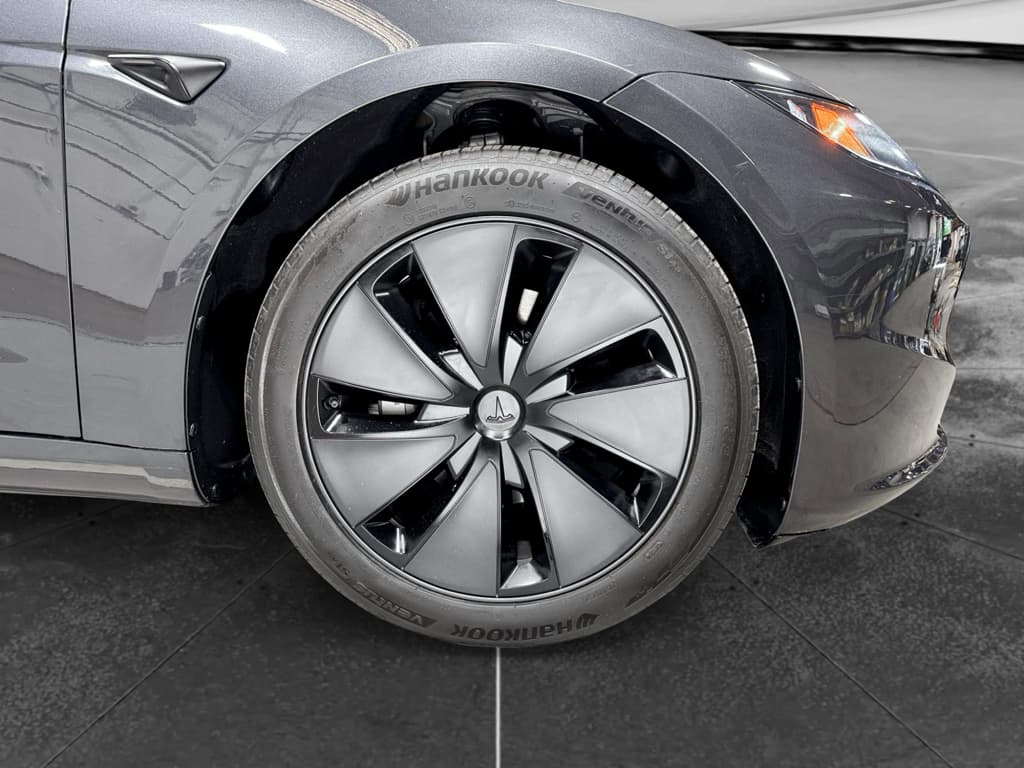 2024 Tesla Model 3 view 33