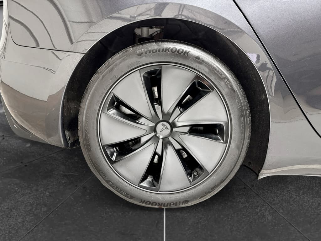 2024 Tesla Model 3 view 35