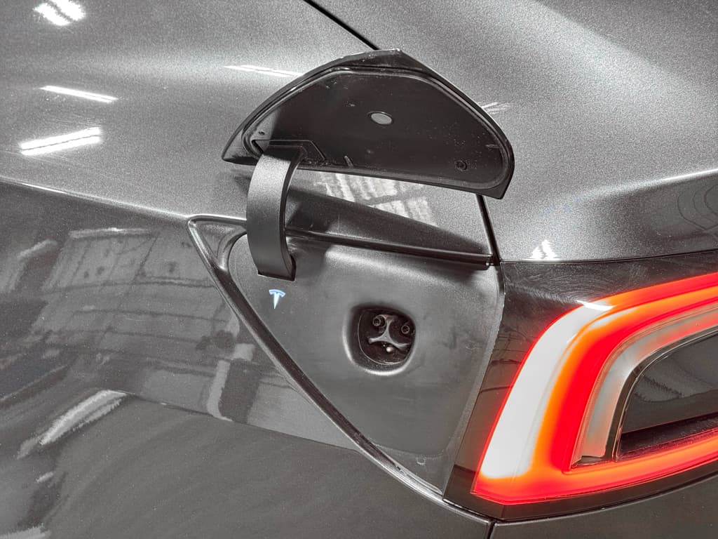 2024 Tesla Model 3 view 5