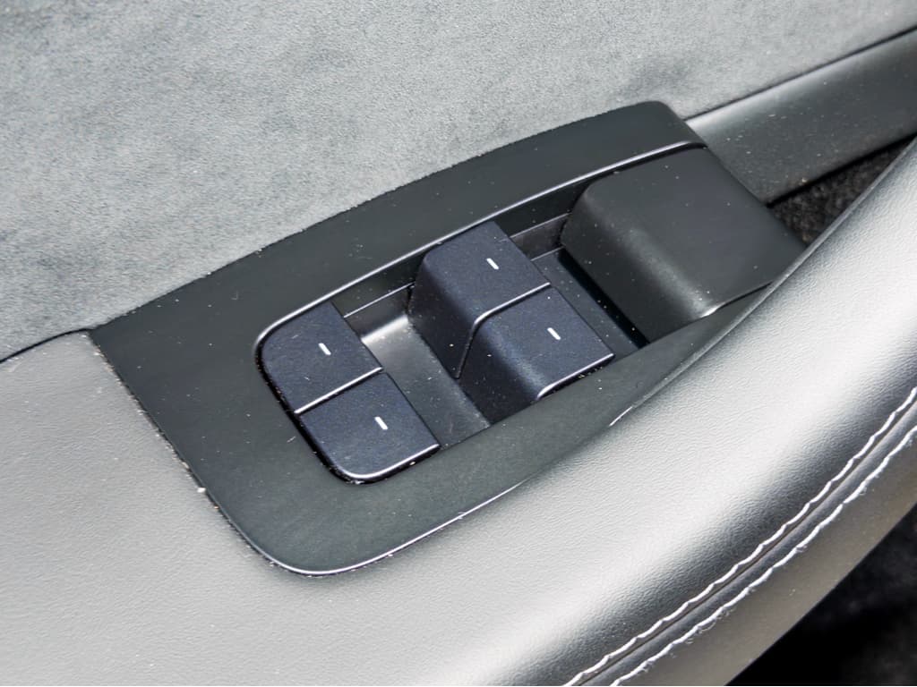 2024 Tesla Model 3 view 7