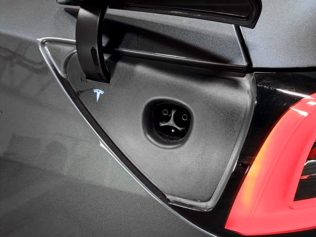 2023 Tesla Model Y view 5