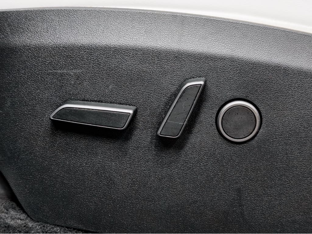 2023 Tesla Model Y view 6