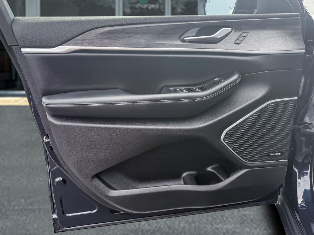 2022 Jeep Grand Cherokee 4xe view 7