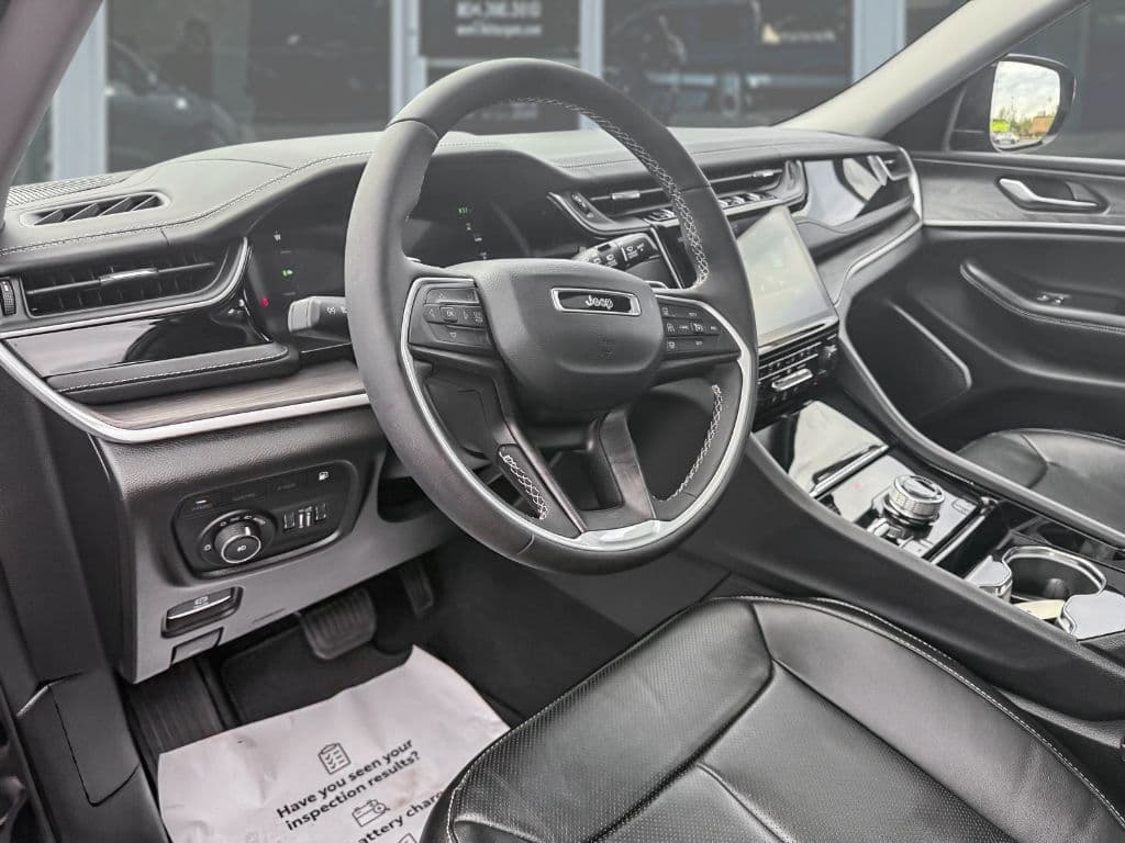 2022 Jeep Grand Cherokee 4xe view 13
