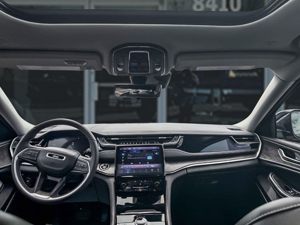 2022 Jeep Grand Cherokee 4xe view 17