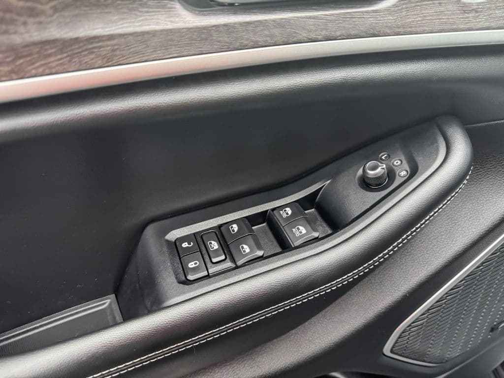 2022 Jeep Grand Cherokee 4xe view 9