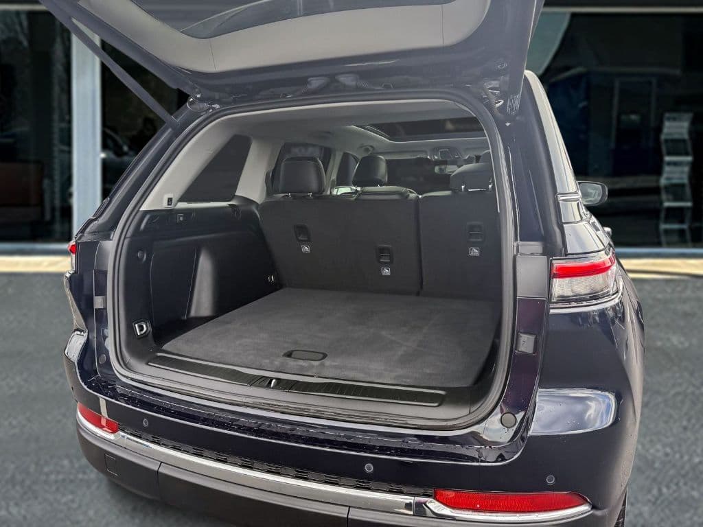 2022 Jeep Grand Cherokee 4xe view 26