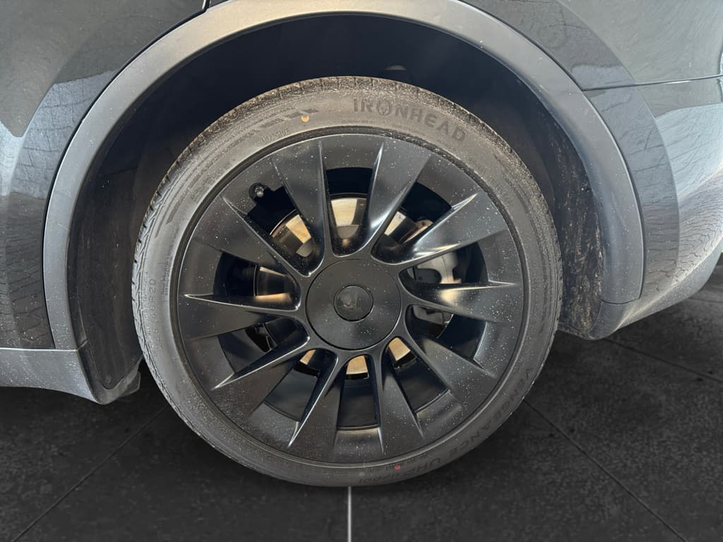 2023 Tesla Model Y view 35