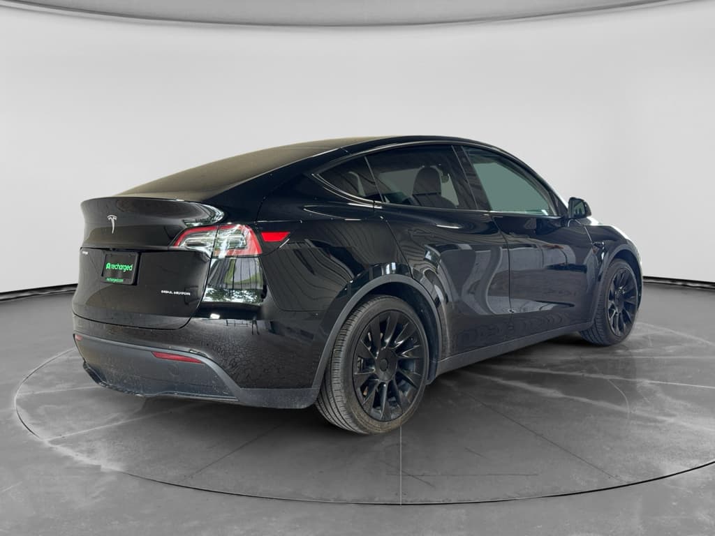 2023 Tesla Model Y view 3