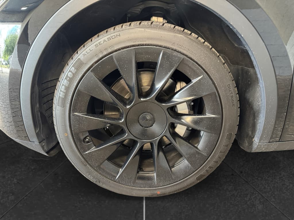 2023 Tesla Model Y view 29