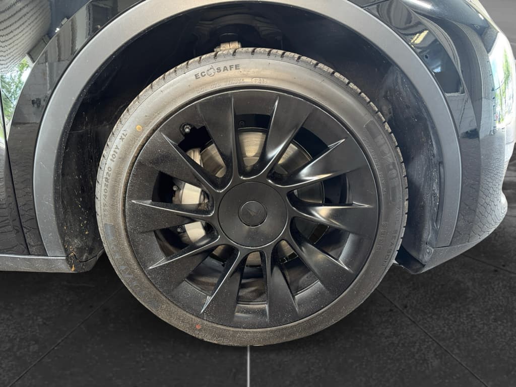 2023 Tesla Model Y view 33