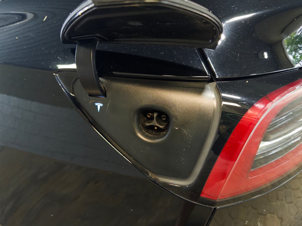2023 Tesla Model Y view 5