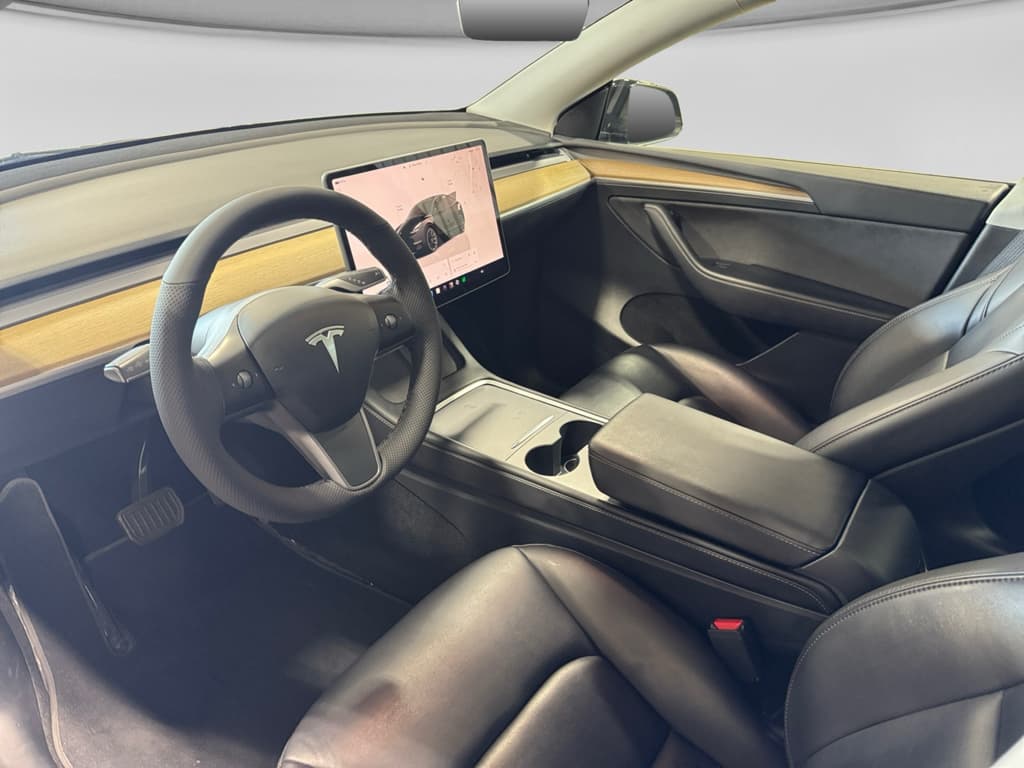 2023 Tesla Model Y view 17