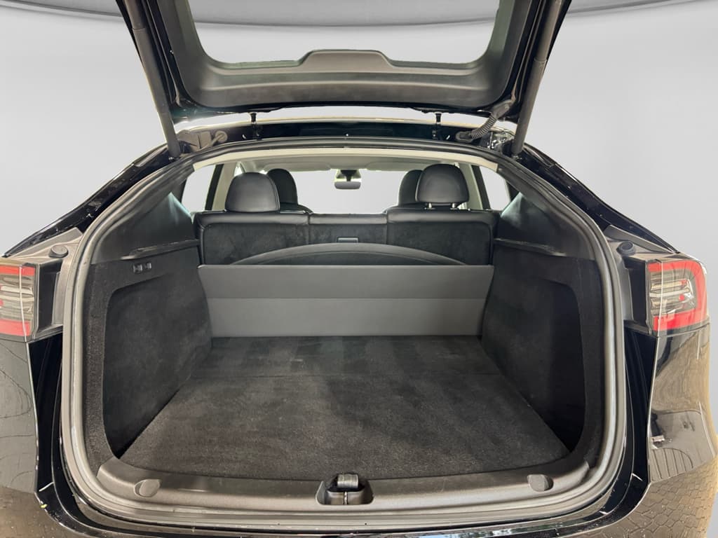 2023 Tesla Model Y view 25