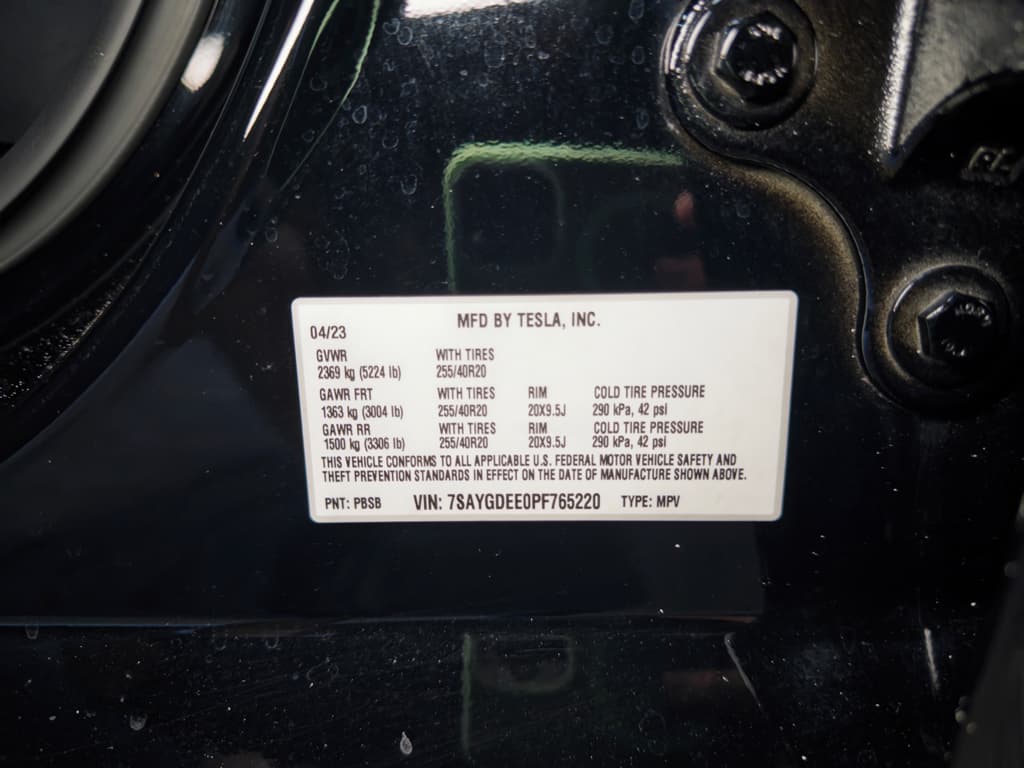 2023 Tesla Model Y view 27