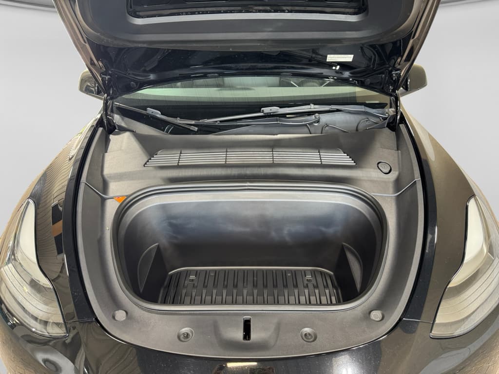 2023 Tesla Model Y view 23