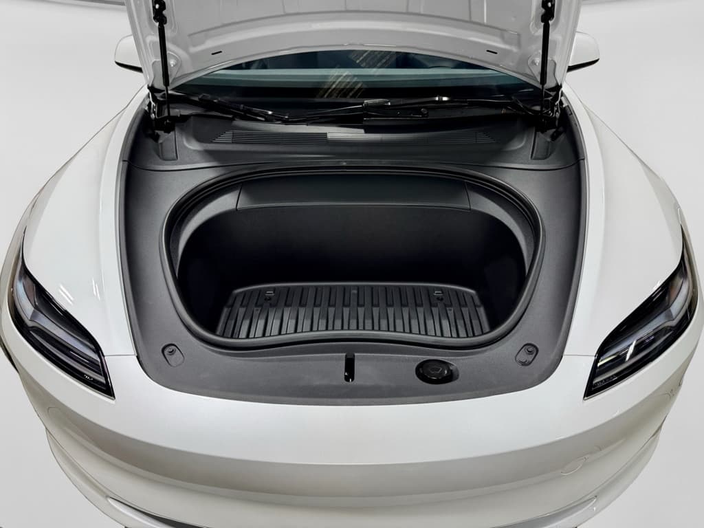 2024 Tesla Model 3 view 23